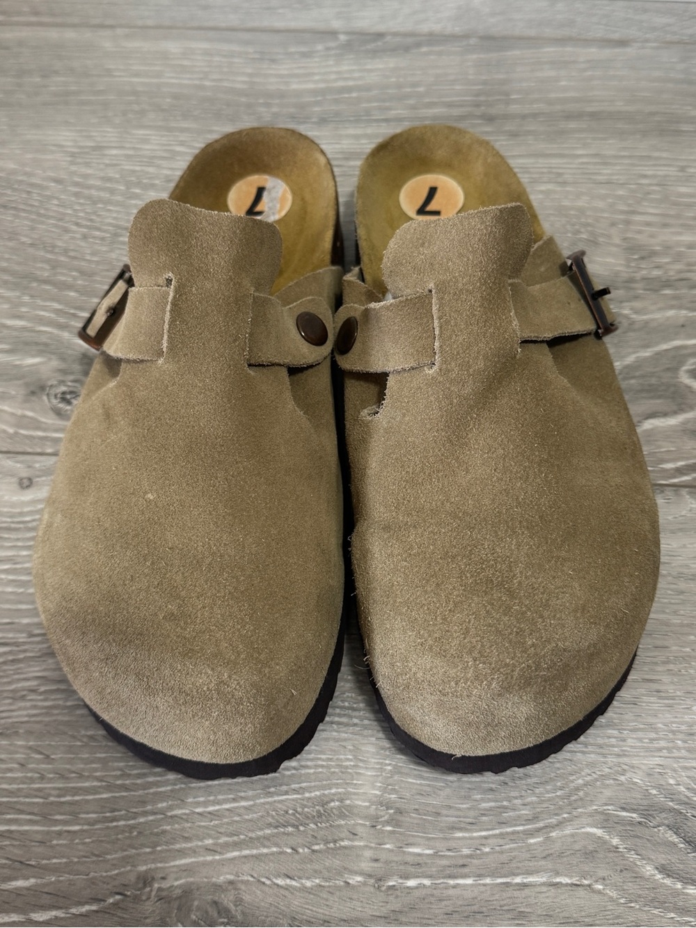 Wear.Ever Bear Traps Lela Suede Clogs Women’s 7 Taupe Boston Style slip ons - Picture 2 of 13
